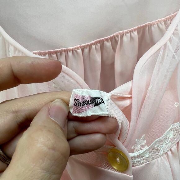 Vintage 50/60s Pink Button Front Nylon Robe Size S Floral Lace Ruffle 41" long - Picture 3 of 6